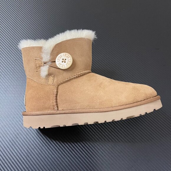 UGG Shoes - Womens UGG Light Brown Buckle Snow Boots